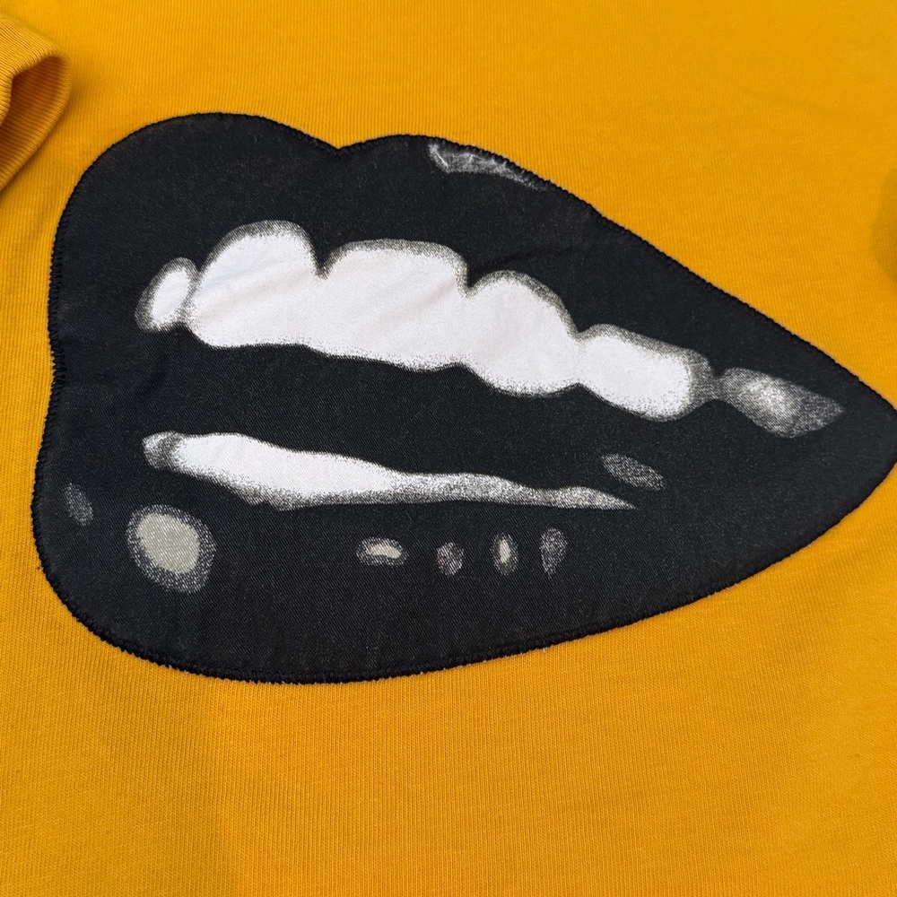 Coach Mustard Yellow black lips T-Shirt like new size M - Picture 4 of 8